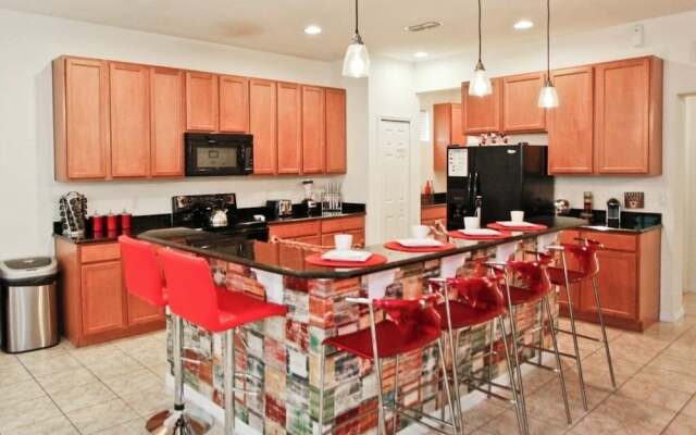 241 Las Fuentes Drive 6 Bedroom Home by Redawning