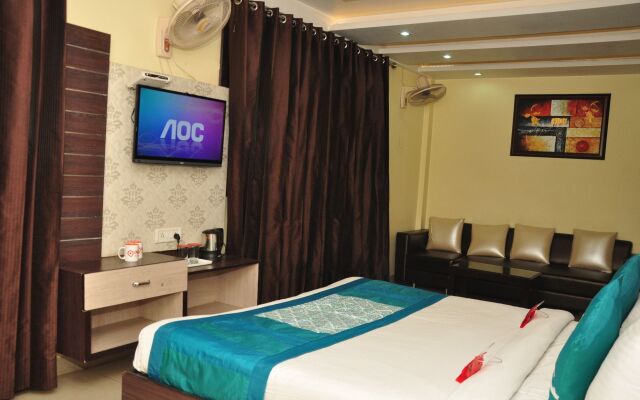 Hotel Aaditya Majha Continental by OYO Rooms