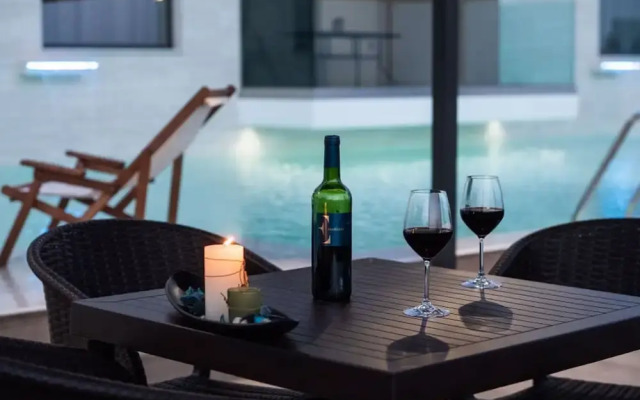 Serenity Suites Sea View 3
