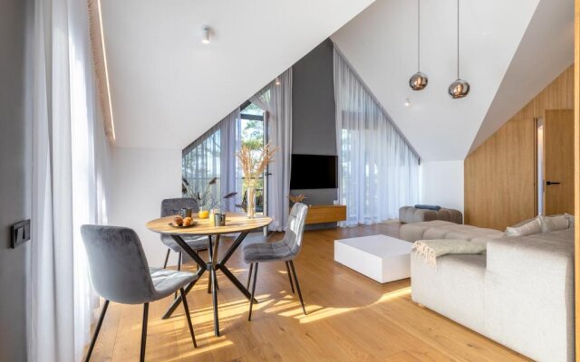 HolidayPlus Apartment, By Cohost