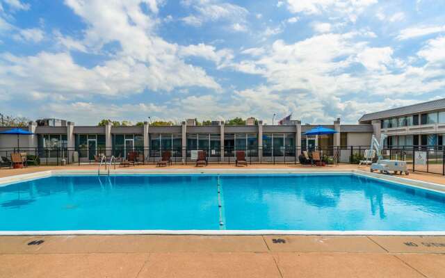 Quality Inn & Suites Vandalia near I-70 and Hwy 51