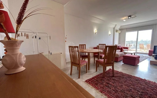 Beautiful Seafront Vacation Apartment