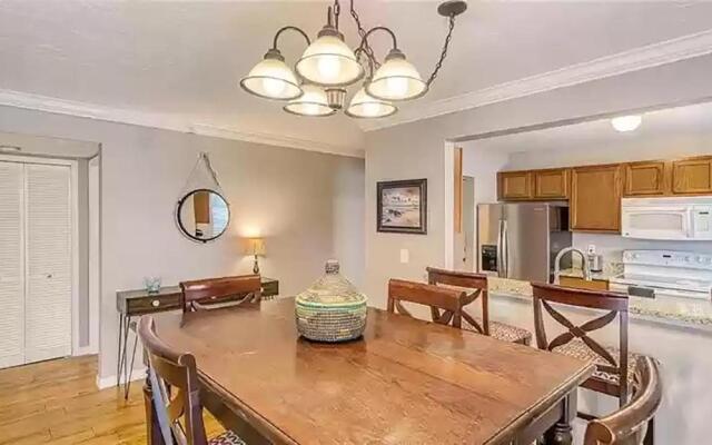 Lovely 3 Bedroom Condo On Golf Course