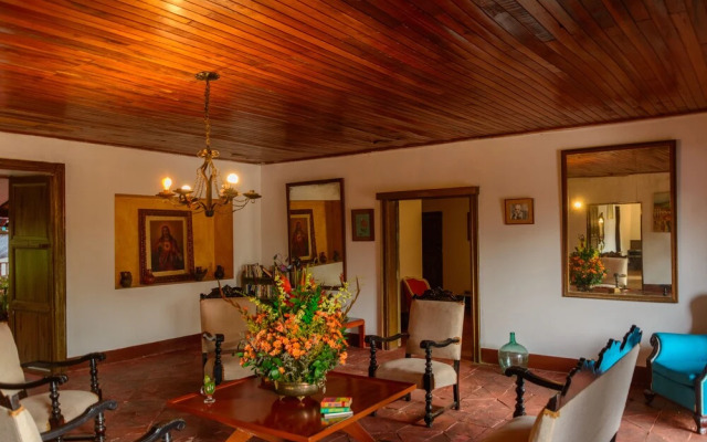 Hosteria Colonial