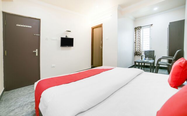 OYO 14178 Hotel Sea City