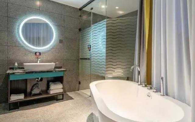 Yunjing Hotel (Luohe Shabei Dennis Convention and Exhibition Center)