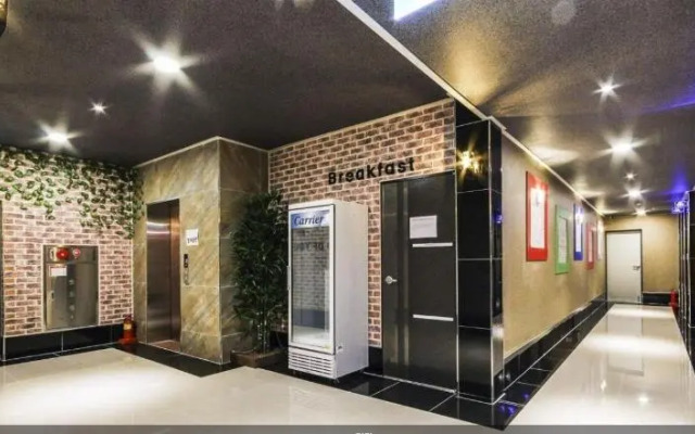 GoldenRoot Hotel in Gimhae