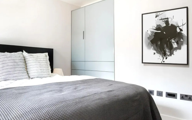 Sophisticated 2 Bedrooms by Spitafields