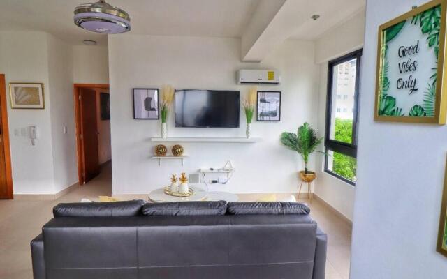 Sleek 1-Bedroom Condo w/Rooftop Hot tub in Gazcue