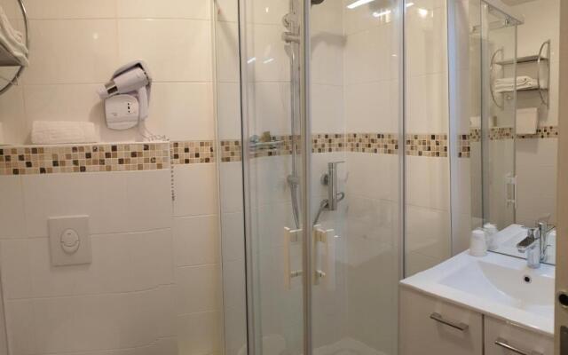 FASTHOTEL LE RALE DES GENETS - Un hôtel FH COLLECTION