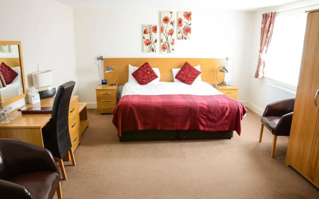 Pettifers Freehouse Hotel
