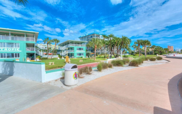 Tropic Terrace #9 - Beachfront Rental Studio Bedroom Condo by Redawning