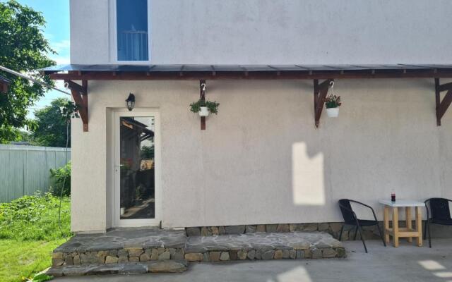 Luca's House ( aeroport Henry Coanda, Therme Bucuresti)