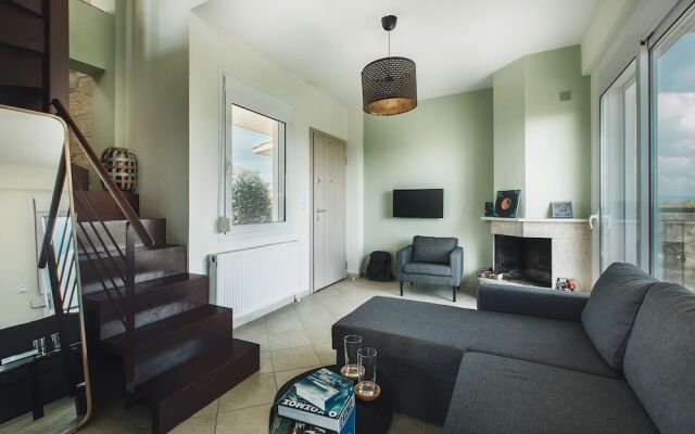 Chloe Apartments by QR booking