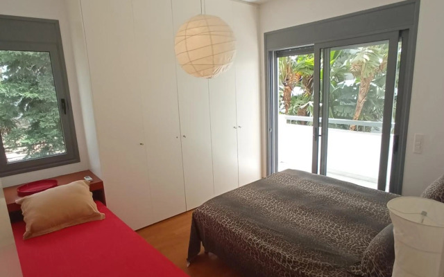Ultra-Modern Living, Luxe 4BR with Private Outdoor Pool