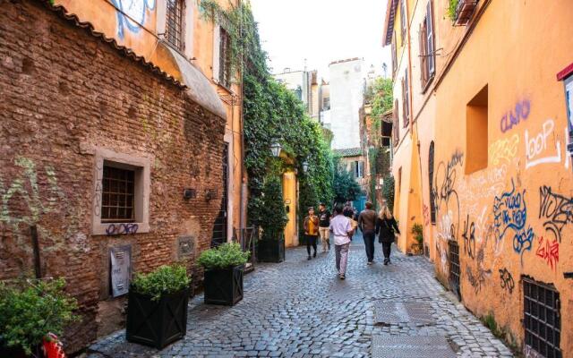 JUSTACASA alla SCALA Trastevere