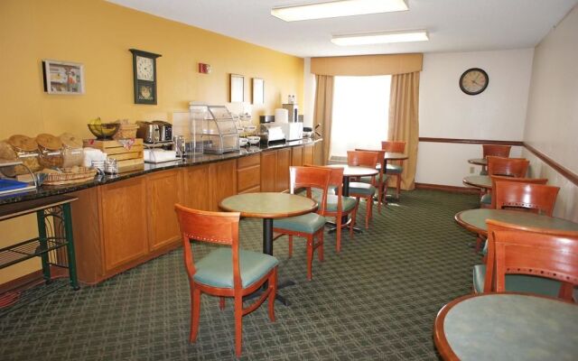 La Quinta Inn & Suites Westminster Promenade