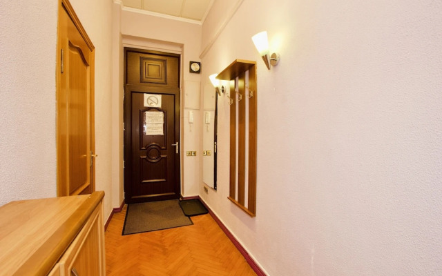 LUXKV Apartment on Gnezdnikovskiy