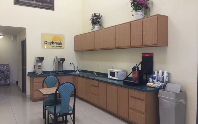 Days Inn By Wyndham Phoenix North