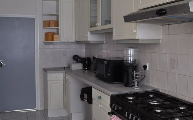 5 Bed Family Home Greater London, Free Parking