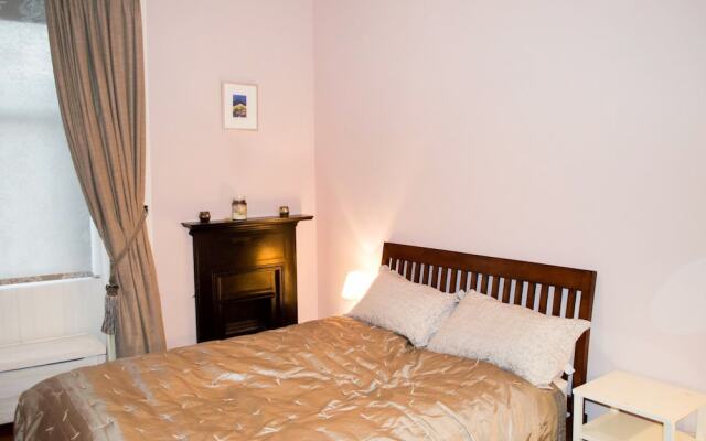 Spacious 1 Bedroom Flat Near Haymarket