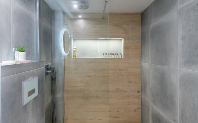 La Luna Suites