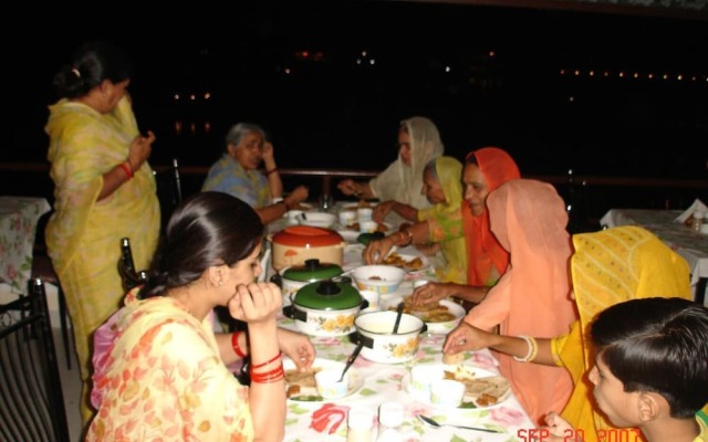 Hotel Raj Niwas