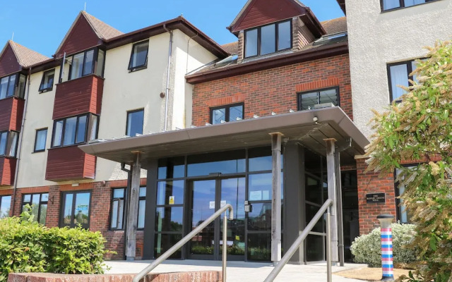 Flat 33 - Marine Court