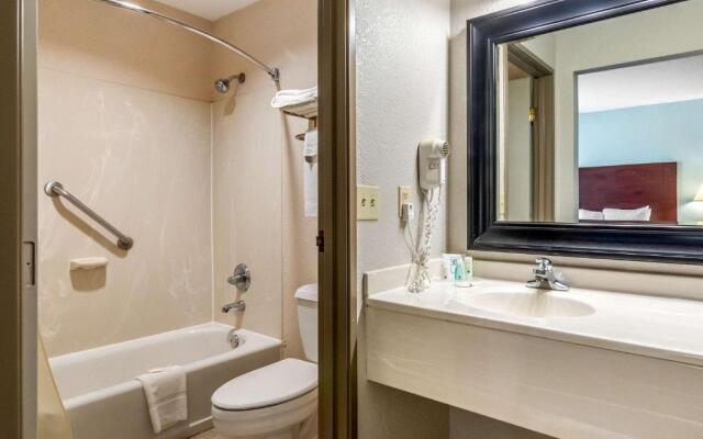 Quality Suites Kansas City International Airport