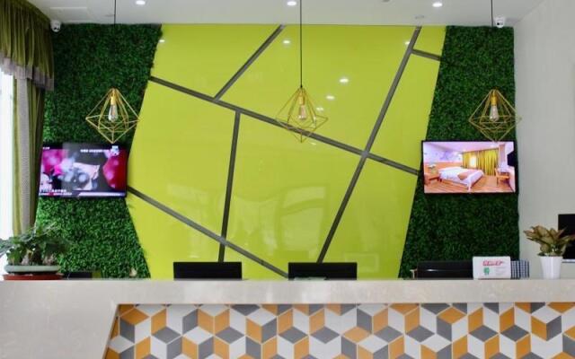 Vatica Hangzhou Xiasha Media College Hotel