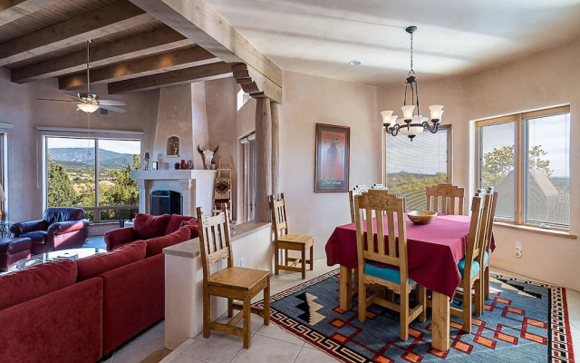Dorthia Garden Retreat & Views