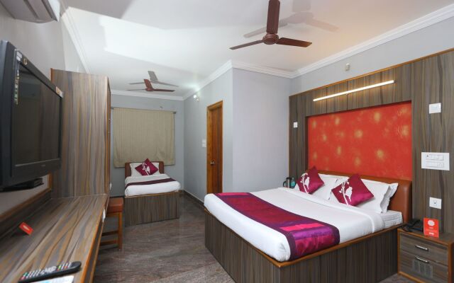 OYO 8828 Holidays Dollars Grand