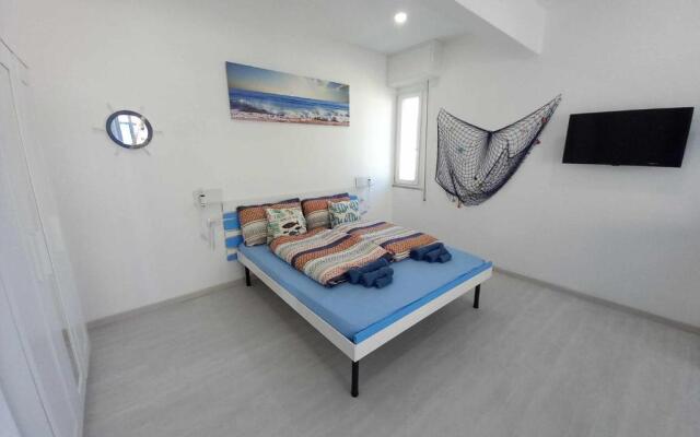 Timone Vicino Al Mare by Bludipietraligure