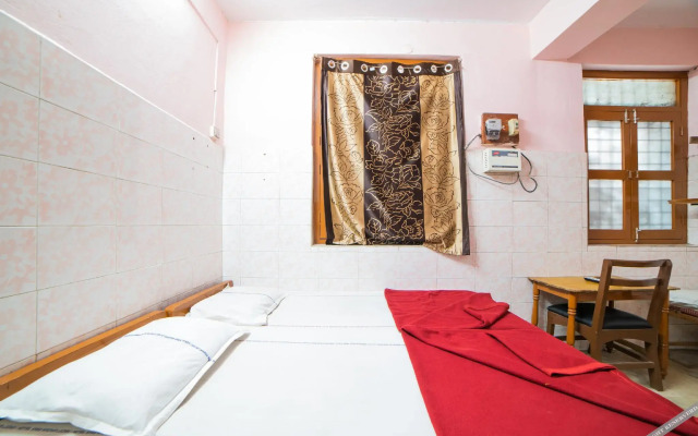 Sree Radha Lodge by OYO Rooms
