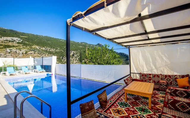 Villa Ermis by Akdenizvillam