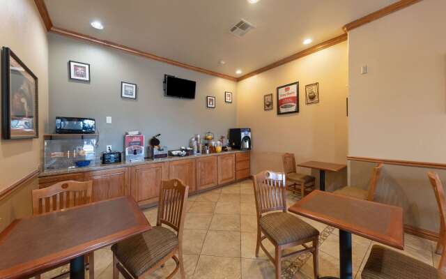 Econo Lodge Inn & Suites Bridgeport