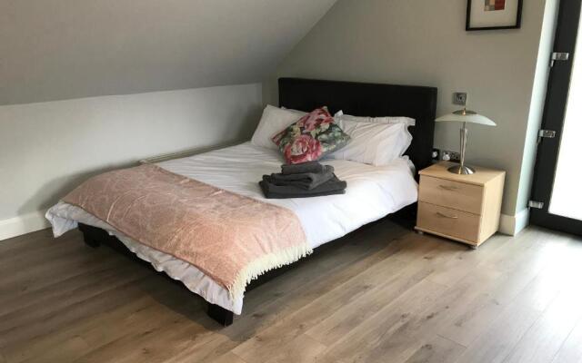 Lakeside Studio 1 Loft Apartment