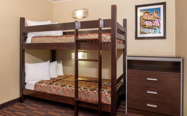 Best Western Plus Raffles Inn & Suites