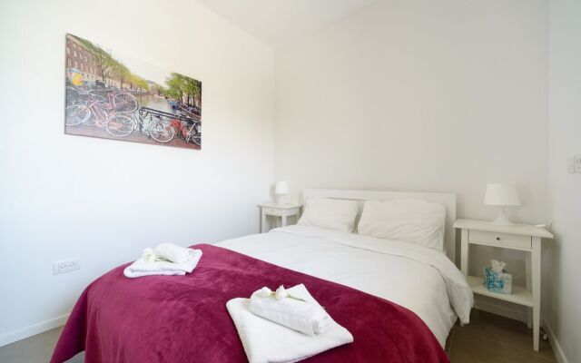 Best Location 3 BR 50m Beach Parking