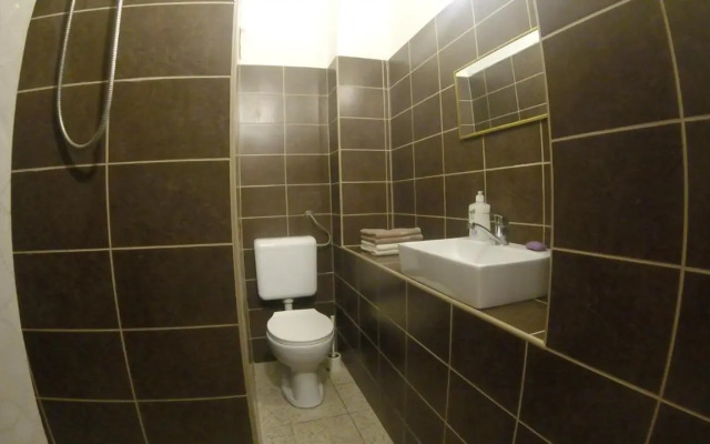 Astoria Center 8
