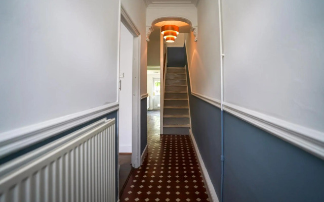 Planet St - Whole House with Parking