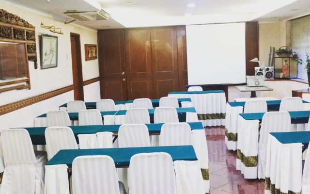 Paragon Gallery Hotel