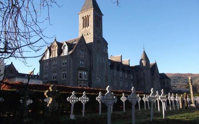 Torr Apartments - Highland Club