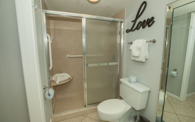 Shoreline Towers 2073 - 2 Br Condo