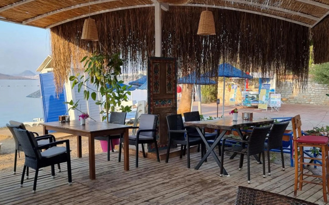 Manuela Hotel