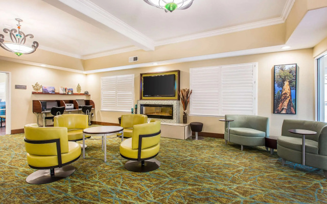 Comfort Suites Fresno River Park