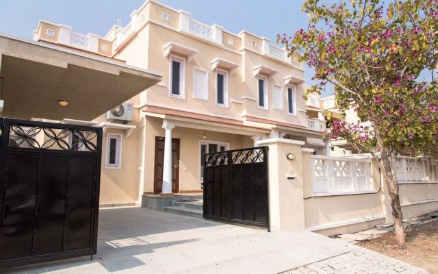 OYO 11064 Home Spacious 3BHK Near Hiran Magri