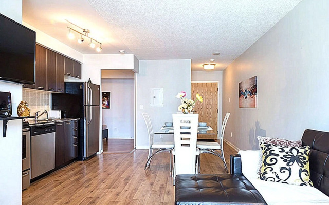 Lavish Suites- New Two Bedroom - Amazing CN Tower View