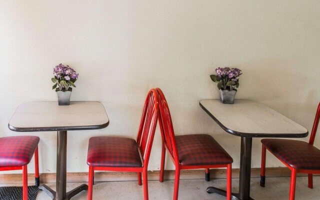 Econo Lodge Waynesburg