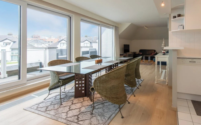 Spacious Apartment With Terrace